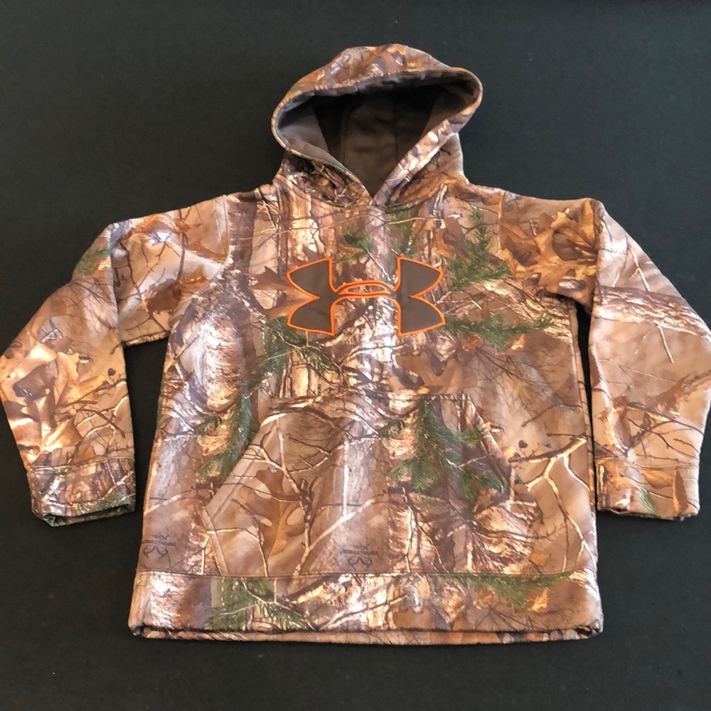 Boys Under Armour camo sweatshirt size medium